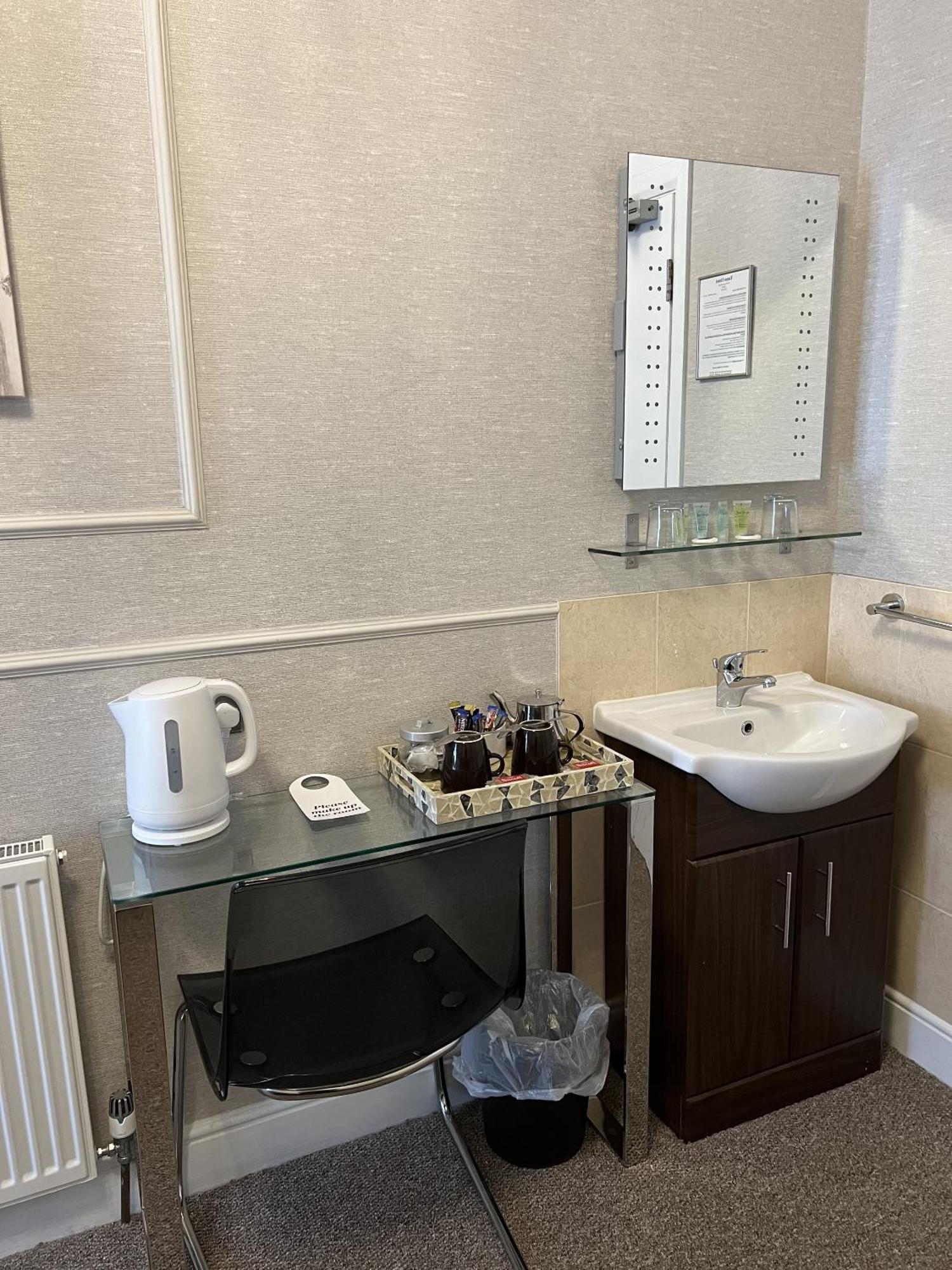 Tanes Hotel Cardiff Rum bild