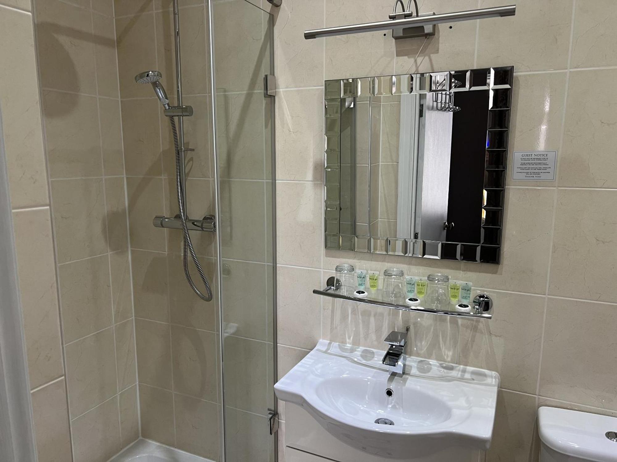 Tanes Hotel Cardiff Rum bild