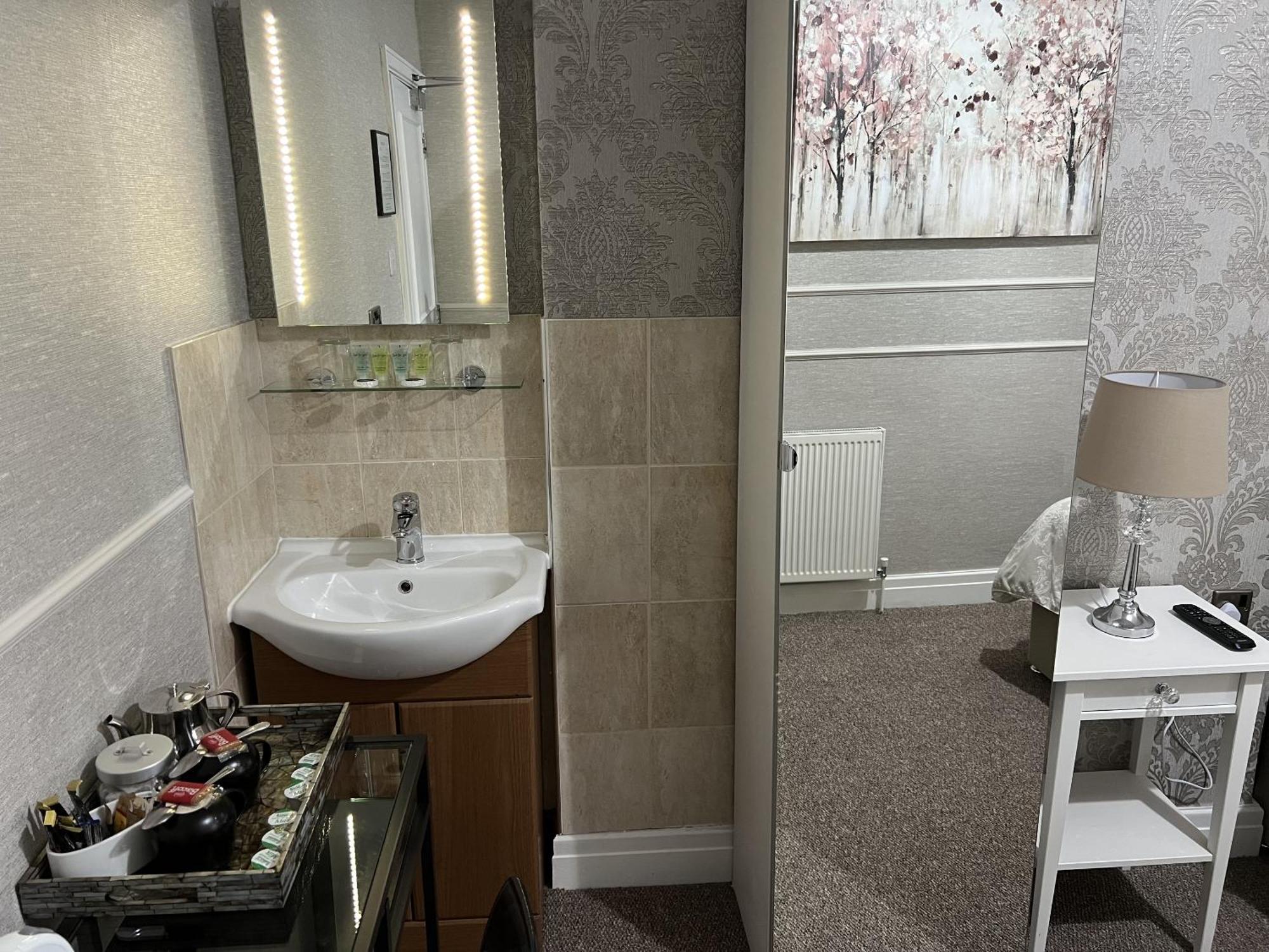 Tanes Hotel Cardiff Rum bild
